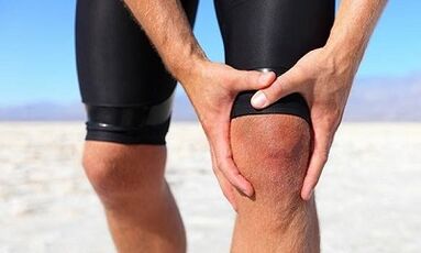 How does the knee arthritis manifest