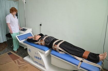 Spinal traction for thoracic osteoarthritis