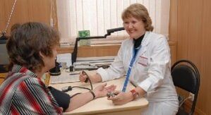 Measure blood pressure at the appointment with the doctor